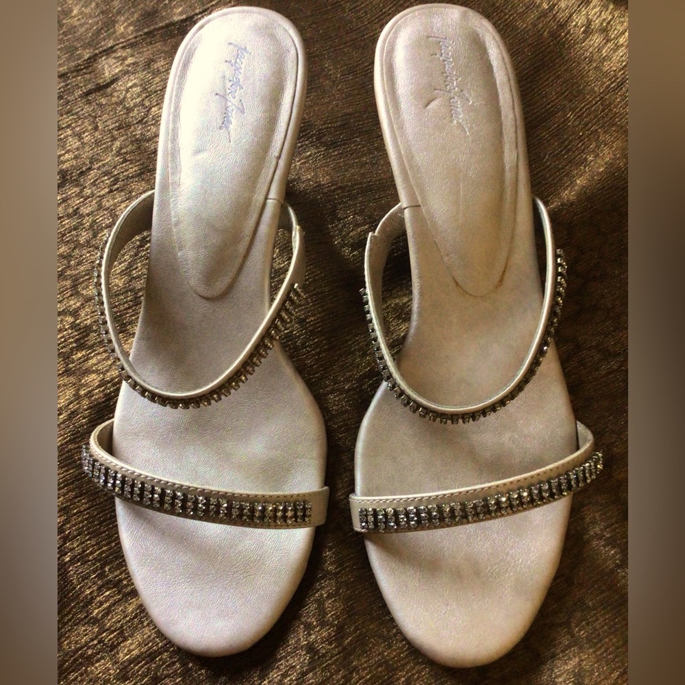 Jacquline Ferrar slip on pumps. 2” heel.